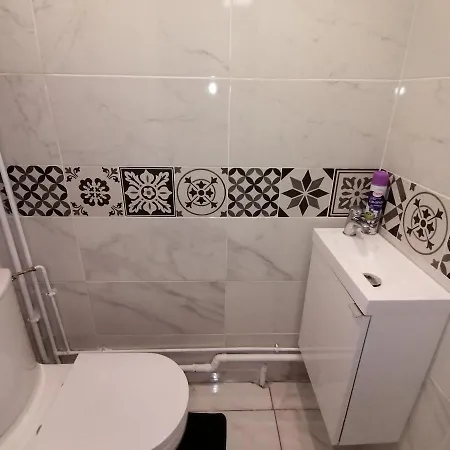 Hadriel Host Apartment *